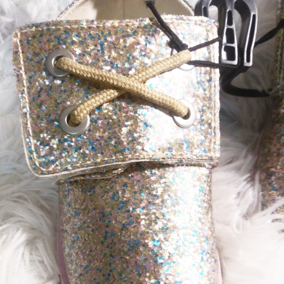 Girls Gold Glitter Round Toe Velcro Shoes Size 11. - Picture 3 of 4